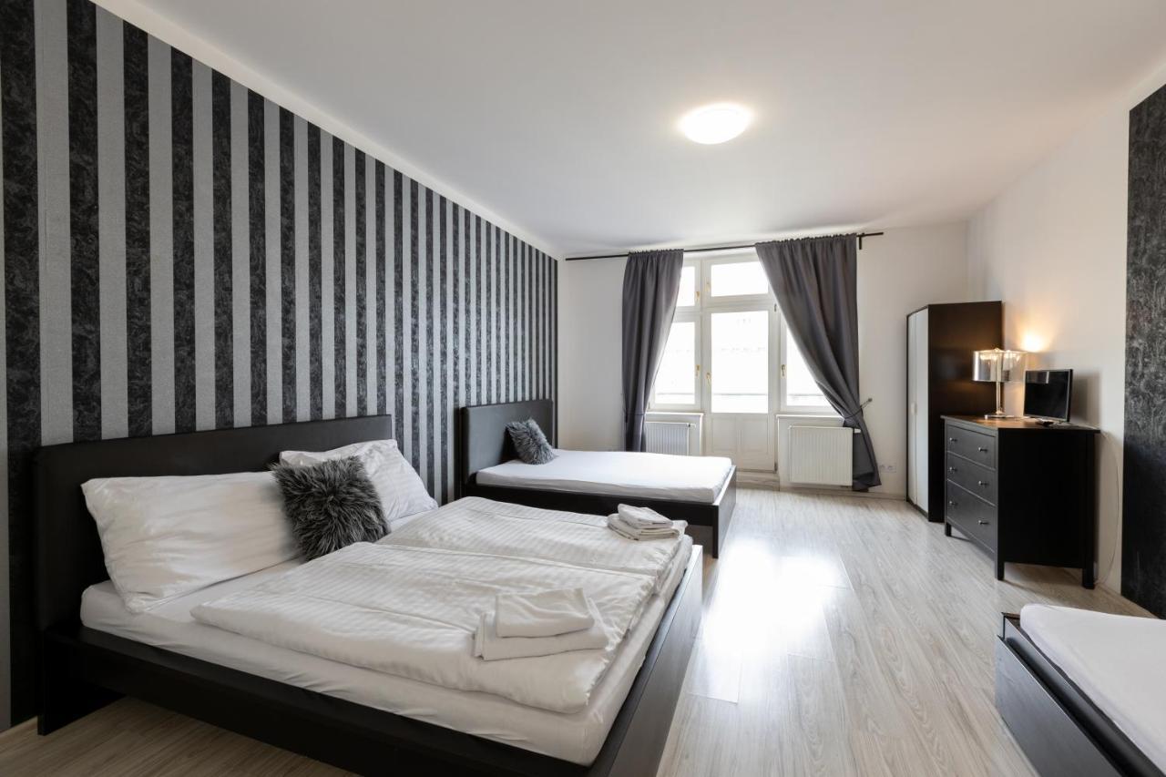 Top Wenceslas Square Apartment Praha Bagian luar foto