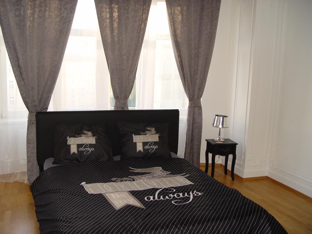 Top Wenceslas Square Apartment Praha Bagian luar foto