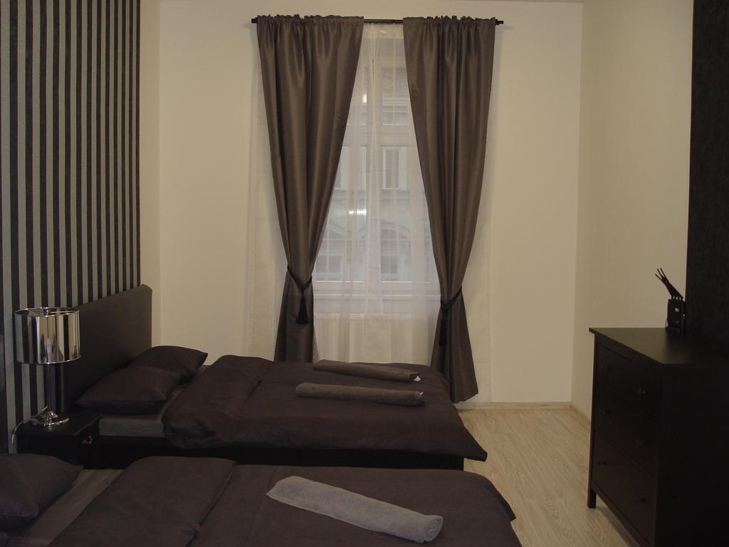 Top Wenceslas Square Apartment Praha Bagian luar foto