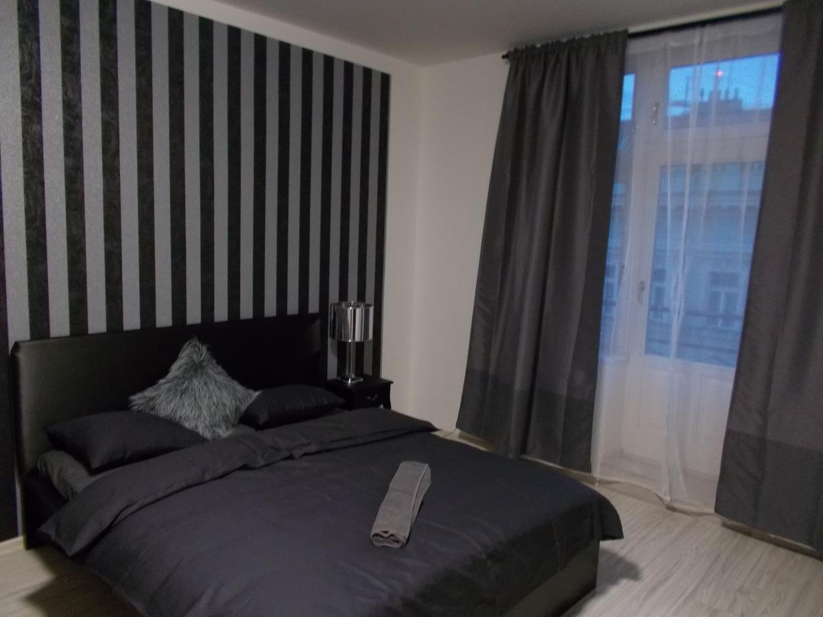 Top Wenceslas Square Apartment Praha Bagian luar foto