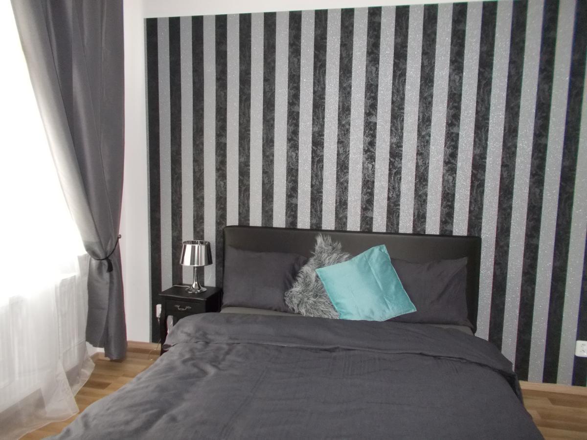 Top Wenceslas Square Apartment Praha Bagian luar foto