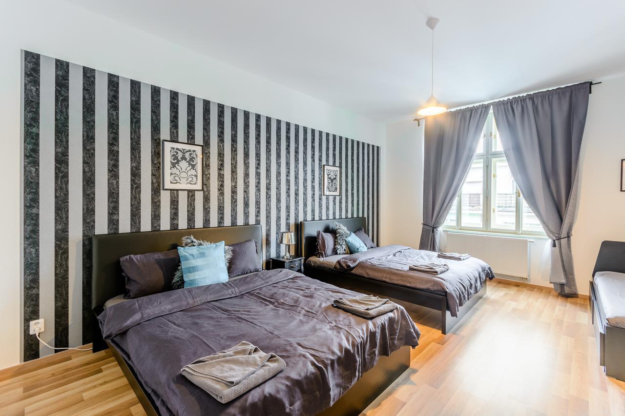 Top Wenceslas Square Apartment Praha Bagian luar foto