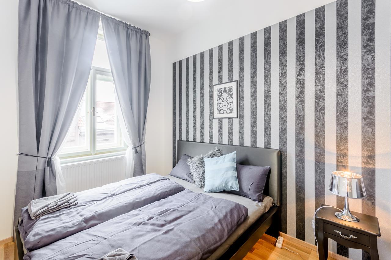 Top Wenceslas Square Apartment Praha Bagian luar foto