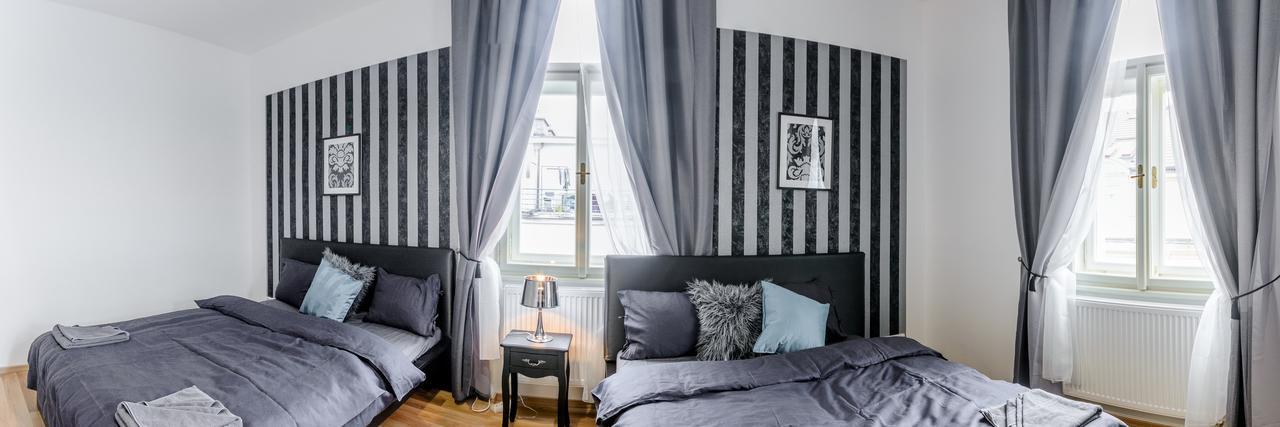 Top Wenceslas Square Apartment Praha Bagian luar foto