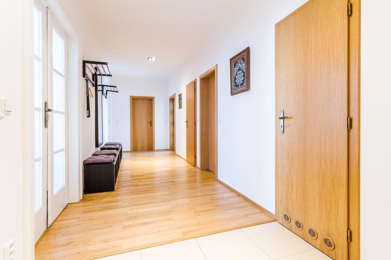 Top Wenceslas Square Apartment Praha Bagian luar foto